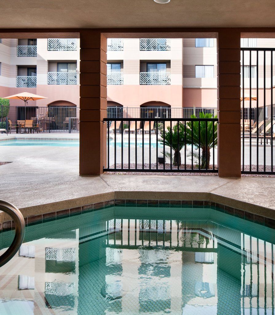 Courtyard By Marriott Scottsdale Old Town Hotell Exteriör bild